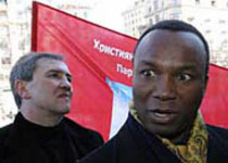 Мер Києва роздає земельні ділянки на набережній Дніпра Мер Києва роздає земельні ділянки на набережній Дніпра