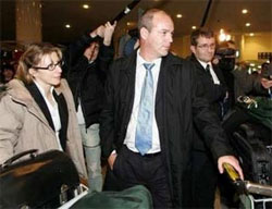 Екс-дружина Ковтуна, її діти і товариш госпіталізовані Екс-дружина Ковтуна, її діти і товариш госпіталізовані