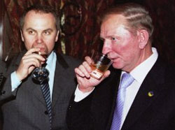 “- Данілич, як ми помаранчевих! - Ну, Несторе, за тебе!”