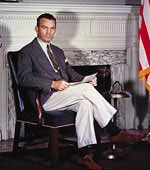 Міністру Джеймсу Форрестолу теж примарилися вороги... Міністру Джеймсу Форрестолу теж примарилися вороги...