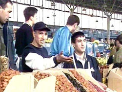 На російських базарах поменшало торгівців і товару, збільшились - ціни На російських базарах поменшало торгівців і товару, збільшились - ціни