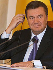 Прем'єр щось “замутив”: уряд у вихідні працюватиме безперевно. Із якого дива? Прем'єр щось “замутив”: уряд у вихідні працюватиме безперевно. Із якого дива?