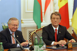 Широкий політичний компроміс - це дострокові вибори. В цьому переконаий лідер НРУ Широкий політичний компроміс - це дострокові вибори. В цьому переконаий лідер НРУ