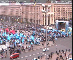 На якийсь час два Майдани столиці зустрілися. Доброзичливо й чемно На якийсь час два Майдани столиці зустрілися. Доброзичливо й чемно