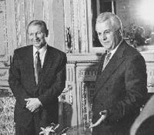 Колишні члени ЦК КПУ Леонід Кравчук та Леонід Кучма напевно знають де корені кризи і куди поділося національне багатство і заощадження населення