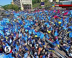 На Майдані панував блакитний колір і збиралися передавати “всю власть совєтам”