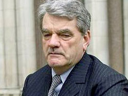 Письменника Девіда Ірвінга вигнали з книжкового ярмарку у Варшаві Письменника Девіда Ірвінга вигнали з книжкового ярмарку у Варшаві