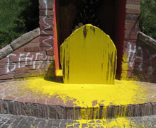 Спаплюження пам'ятника героям Крут є замовним злочином Спаплюження пам'ятника героям Крут є замовним злочином