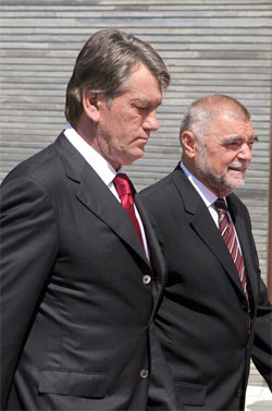 Президент Ющенко сподівається, що сьогодні політична криза буде врегульована. Якщо ні - вибори відбудуться через 60 днів Президент Ющенко сподівається, що сьогодні політична криза буде врегульована. Якщо ні - вибори відбудуться через 60 днів