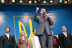 Політики і народ живуть у різних вимірах. Так вважають у Луценка Політики і народ живуть у різних вимірах. Так вважають у Луценка