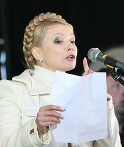 Тимошенко не поділяє нового хоббі політиків - написати свою Конституцію Тимошенко не поділяє нового хоббі політиків - написати свою Конституцію