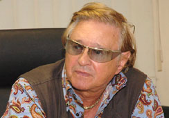 На відомого українського режисера Романа Віктюка вчинено напад. Мотиви не відомі На відомого українського режисера Романа Віктюка вчинено напад. Мотиви не відомі