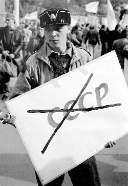 Такими були обличчя людей, які не вже боялися більшовицьких бецегарень Такими були обличчя людей, які не вже боялися більшовицьких бецегарень