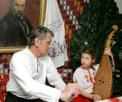 Президент у відпусці звернув увагу на материнство