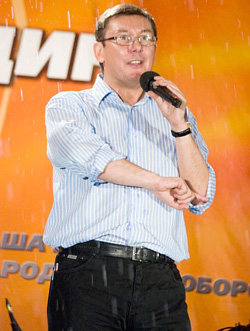 Луценко обіцяє, що у сімействі Черновецького з'являться зеки Луценко обіцяє, що у сімействі Черновецького з'являться зеки