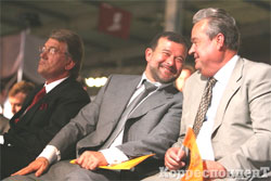 Іван Плющ відкрито закликає нашоукраїнців зрадити виборців. Приклад Мороза його не навчив Іван Плющ відкрито закликає нашоукраїнців зрадити виборців. Приклад Мороза його не навчив