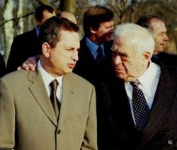 Своя рука - владика. Нардеп-регіонал Зв'ягільський написав законопроект під себе Своя рука - владика. Нардеп-регіонал Зв'ягільський написав законопроект під себе