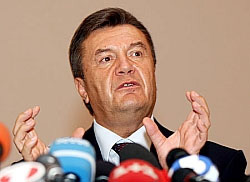 Янукович назвав хуліганські дії подєльніков-вандалів  - політичною боротьбою