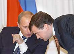 Путін погодився залишитися у владі. На прохання трудящих Путін погодився залишитися у владі. На прохання трудящих