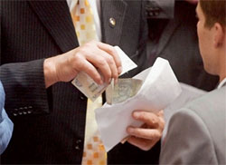 СБУ упіймала податківців-хабарників. У столиці СБУ упіймала податківців-хабарників. У столиці