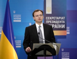 Клерк гаранта зірвався на фальцети Клерк гаранта зірвався на фальцети