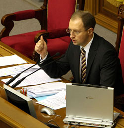 Яценюк пропонує ухвалювати антикризові закони у блочно-пакетний спосіб Яценюк пропонує ухвалювати антикризові закони у блочно-пакетний спосіб