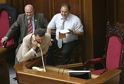 БЮТ пропонує розпочати економію коштів із нардепів БЮТ пропонує розпочати економію коштів із нардепів