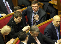 Народні самооборонці ще вірять у демкоаліцію, але не вірять у Плюща Народні самооборонці ще вірять у демкоаліцію, але не вірять у Плюща