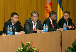 “Наша Україна”, яку очолює гарант - наочний приклад його піклування про українців “Наша Україна”, яку очолює гарант - наочний приклад його піклування про українців