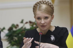 Урядовці урізали собі зарплатню. Чиновників поки не чіпали