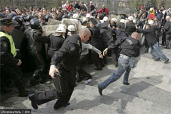 Хроніка Майдану в Кишиневі. Безлади відбувалися за російським сценарієм Хроніка Майдану в Кишиневі. Безлади відбувалися за російським сценарієм