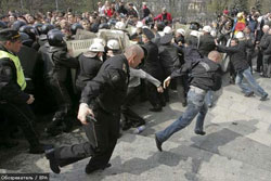 Хроніка Майдану в Кишиневі. Комуністична влада вдалася до масових репресій Хроніка Майдану в Кишиневі. Комуністична влада вдалася до масових репресій