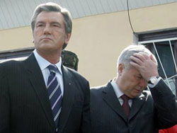 Наших б’ють. Президент груддю став на захист Єханурова