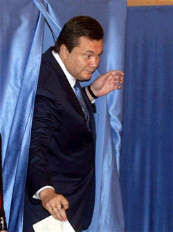 Регіонали знають, що врятує країну: тільки дострокові вибори Януковича