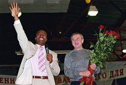 Аделаджа твердить, що він не аферист Аделаджа твердить, що він не аферист