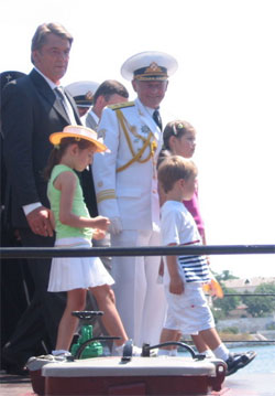 Під патронатом Президента. Росіяни у Севастополі розпродають українське майно Під патронатом Президента. Росіяни у Севастополі розпродають українське майно