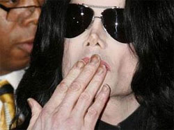 Майкла Джексона вбила некомпетентність лікаря? Майкла Джексона вбила некомпетентність лікаря?