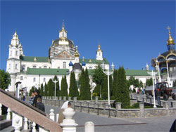 Почаївську Лавру повернуть народові?