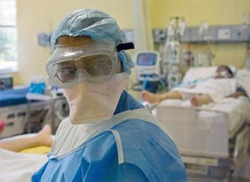 Міністр охорони здоров’я попросив політиканів помовчати і не заважати лікарям