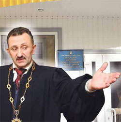 Суддя-посівальник вже відпочиває на нарах Суддя-посівальник вже відпочиває на нарах