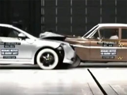 Американці зіштовхнули сучасний автомобіль з раритетним Американці зіштовхнули сучасний автомобіль з раритетним