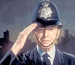 Толерастичні маразми Європи: британським поліцейським заборонили говорити “Добрий вечір” Толерастичні маразми Європи: британським поліцейським заборонили говорити “Добрий вечір”