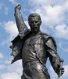 Пам`ятник Фредді Меркьюрі в Швейцарії Пам`ятник Фредді Меркьюрі в Швейцарії