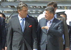 Віктор Ющенко і його земляк з с. Хоружівка Микола Сердюк