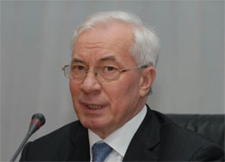 Азаров назвав розмови про втрату труби спекуляціями опозиції Азаров назвав розмови про втрату труби спекуляціями опозиції