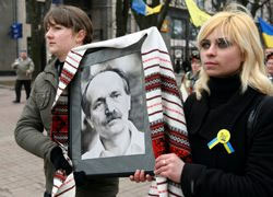 Тарас Чороновіл сподівається, що вбивство батька буде розкрите Тарас Чороновіл сподівається, що вбивство батька буде розкрите