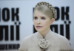 Тимошенко сподівається, що судді КС керуватимуться Законом Тимошенко сподівається, що судді КС керуватимуться Законом