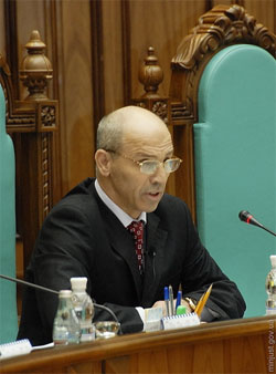 Голова КС не бачить суперечностей у рішеннях щодо коаліції тушок Голова КС не бачить суперечностей у рішеннях щодо коаліції тушок