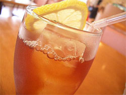 Дієтологи назвали кращий напій для тамування спраги в літню спеку Дієтологи назвали кращий напій для тамування спраги в літню спеку