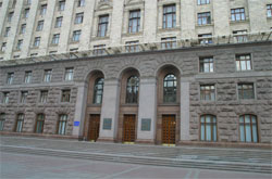 СБУ знову вилучала документи у КМДА СБУ знову вилучала документи у КМДА